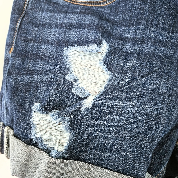 Dollhouse Junior's Denim Ripped Wide Belt Folded Hem Stretchy Mid-Waisted Shorts - Picture 2 of 6